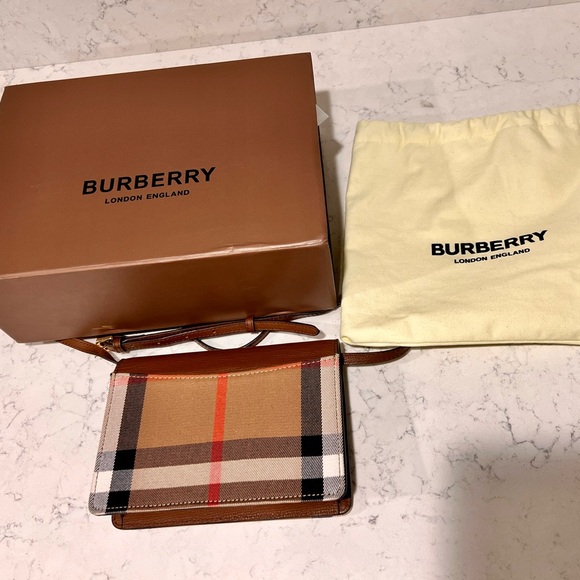 Burberry Hampshire Check Leather Crossbody Bag - Picture 9 of 16